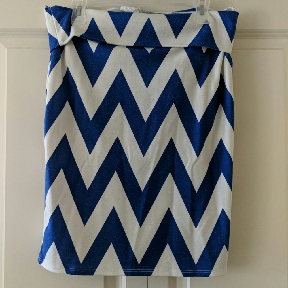 *4/$25* LuLa Roe Blue and White Chevron skirt